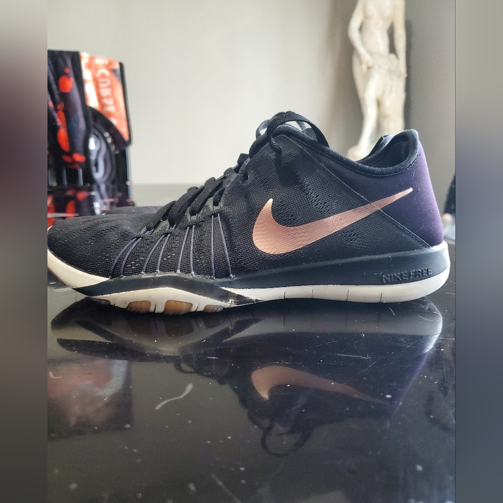 Womens Nike Free Tr 6 Size 7 GUC no box